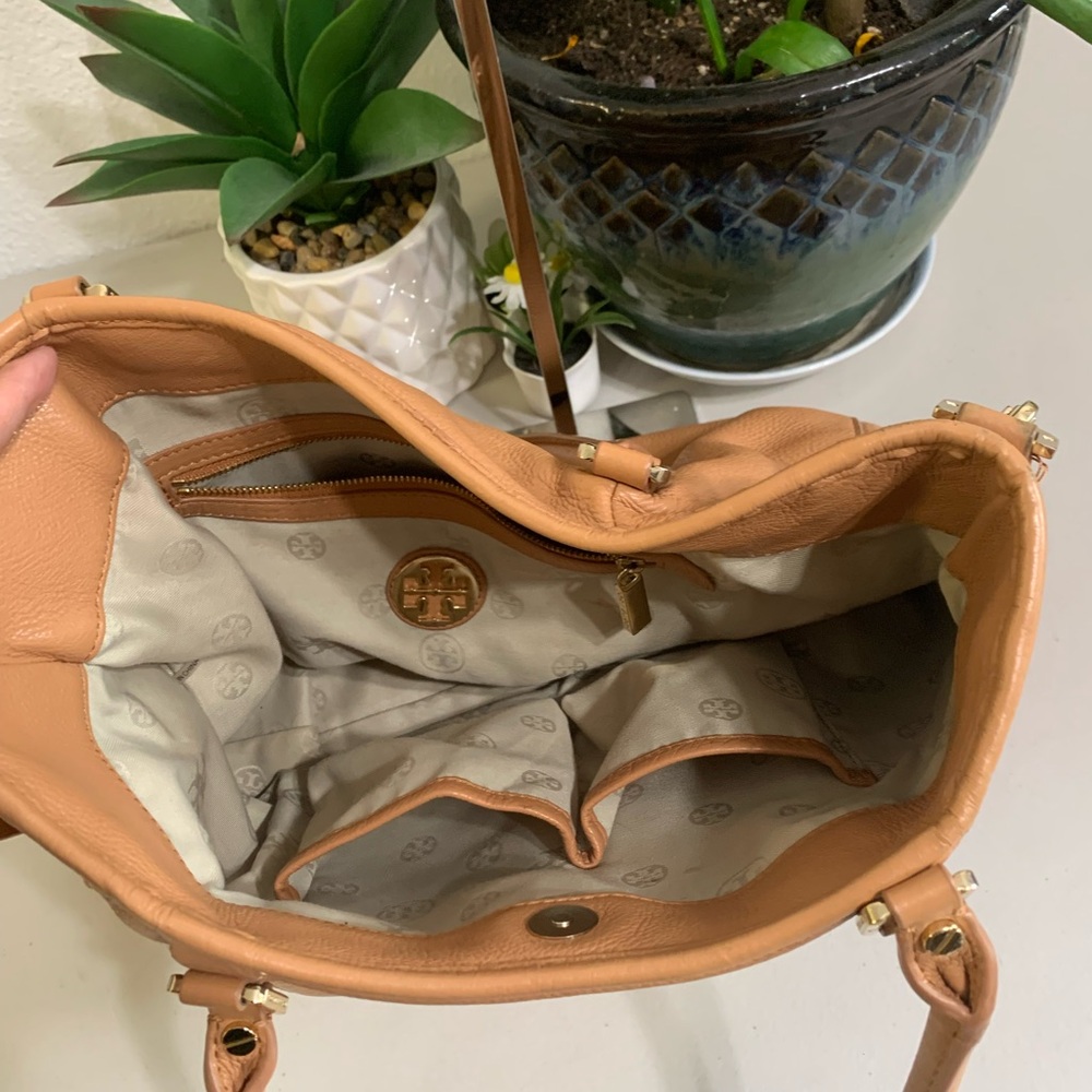 ๐๐ Tory Burch Camel Leather Shoulder Bag - Picture 13 of 14